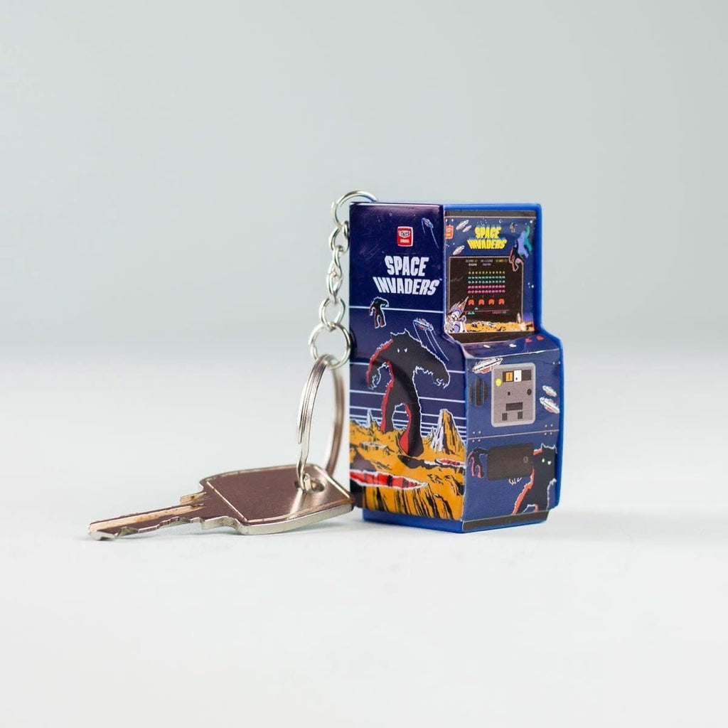 Space Invaders: Arcade Cabinet Keychain - Fans Geek Store