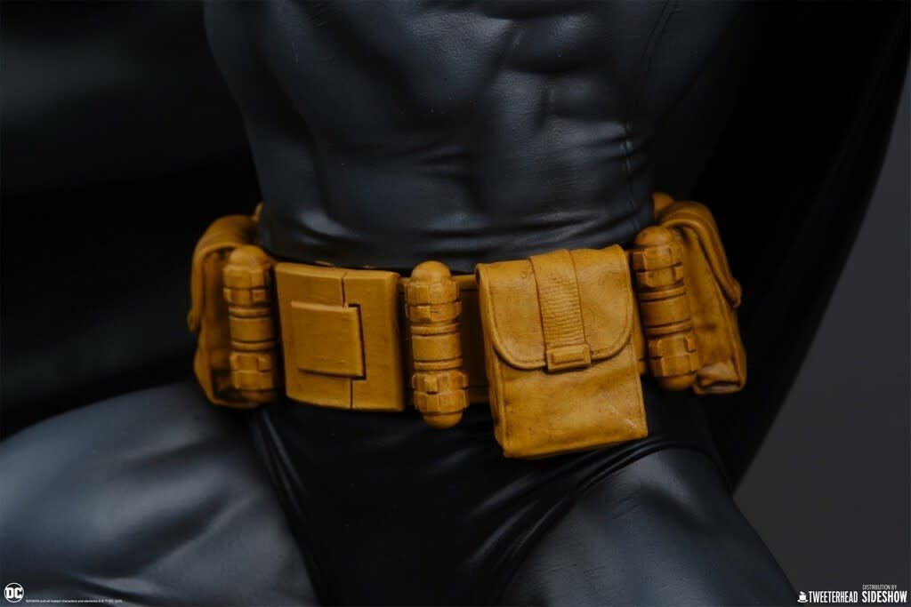 DC Comics: Batman Black and Gray Edition 1:6 Scale Maquette - Fans Geek Store