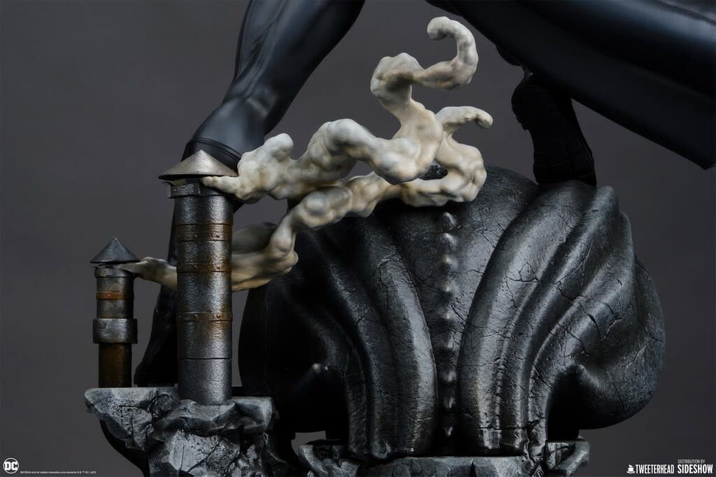 DC Comics: Batman Black and Gray Edition 1:6 Scale Maquette - Fans Geek Store