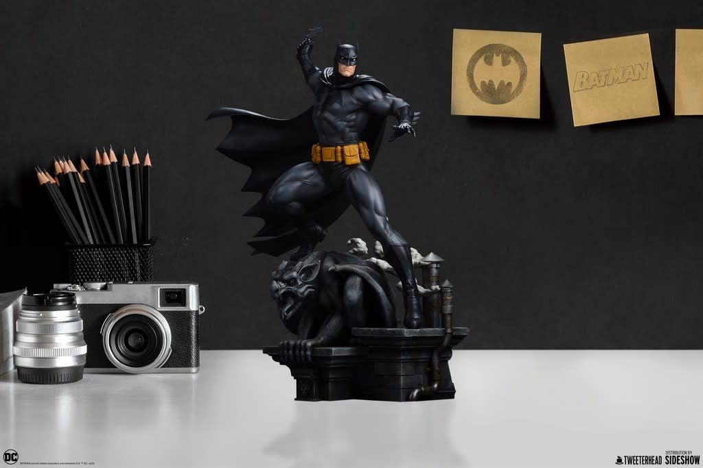 DC Comics: Batman Black and Gray Edition 1:6 Scale Maquette - Fans Geek Store