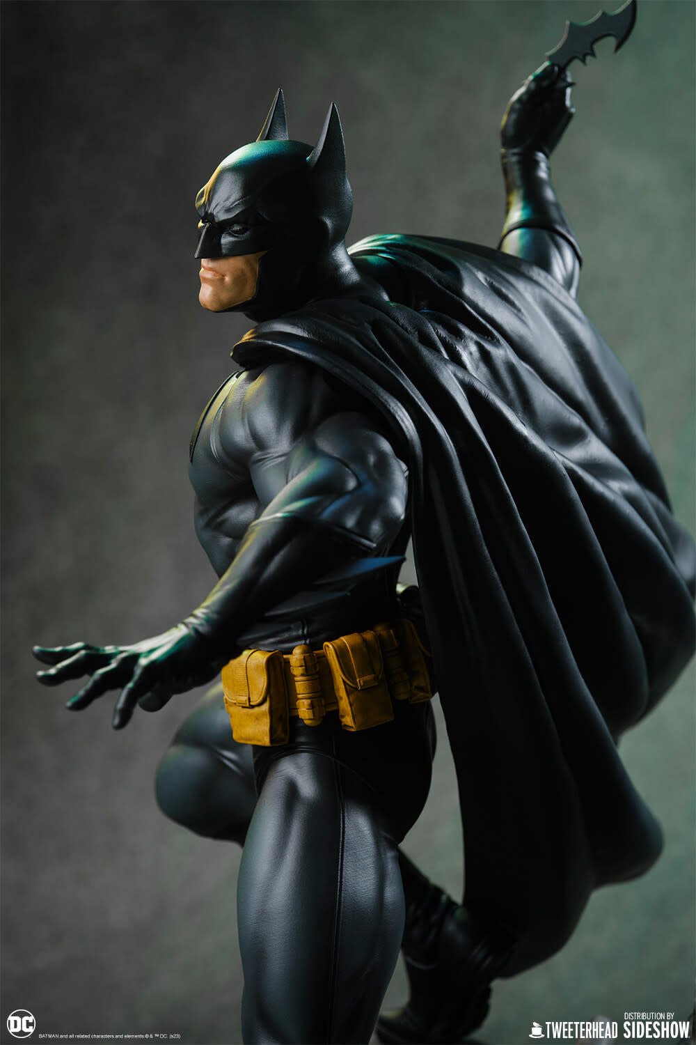 DC Comics: Batman Black and Gray Edition 1:6 Scale Maquette - Fans Geek Store