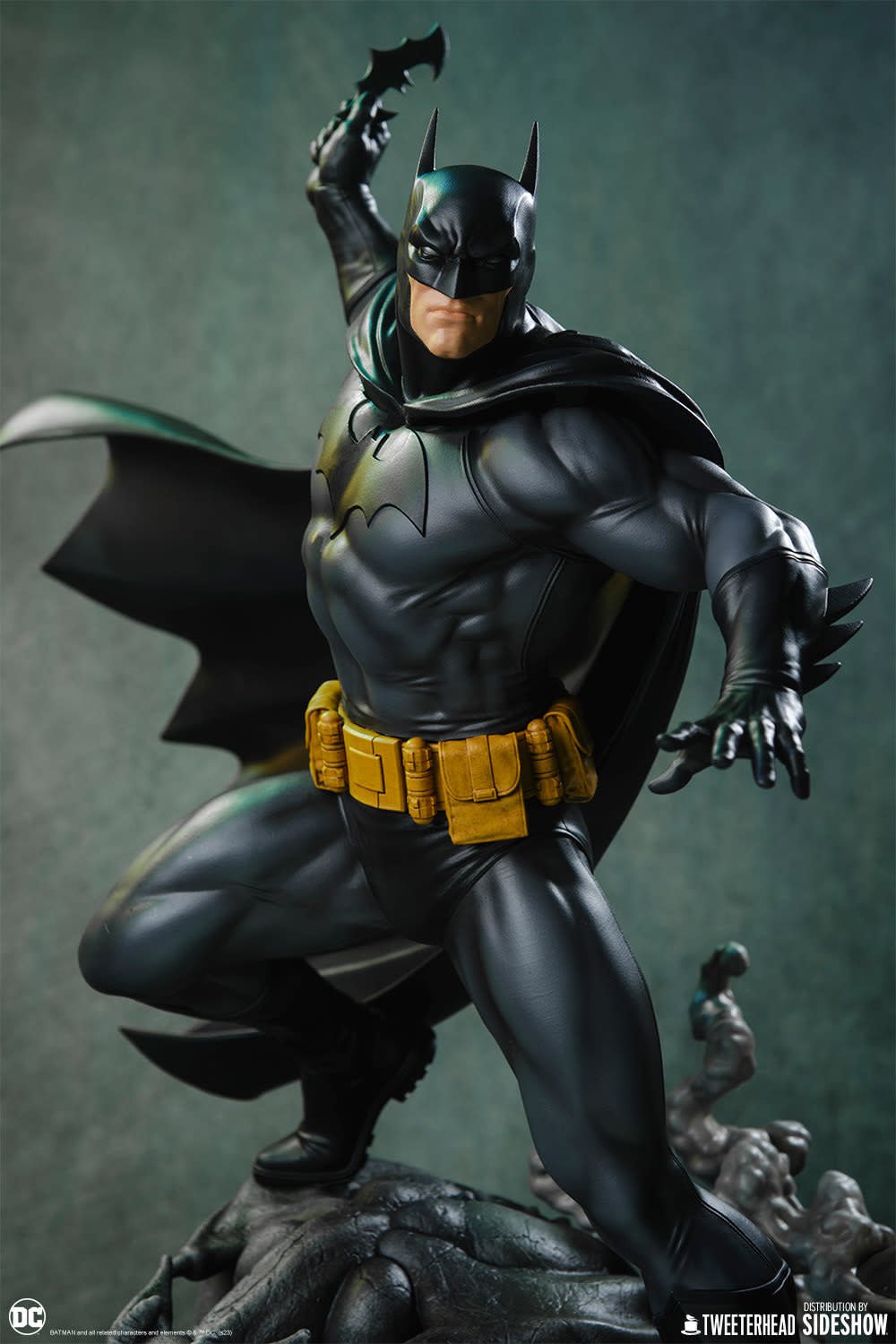 DC Comics: Batman Black and Gray Edition 1:6 Scale Maquette - Fans Geek Store