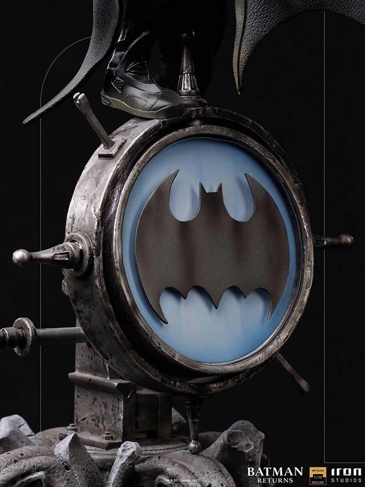 DC Comics: Batman Returns - Deluxe Batman 1:10 Scale Statue - Fans Geek Store