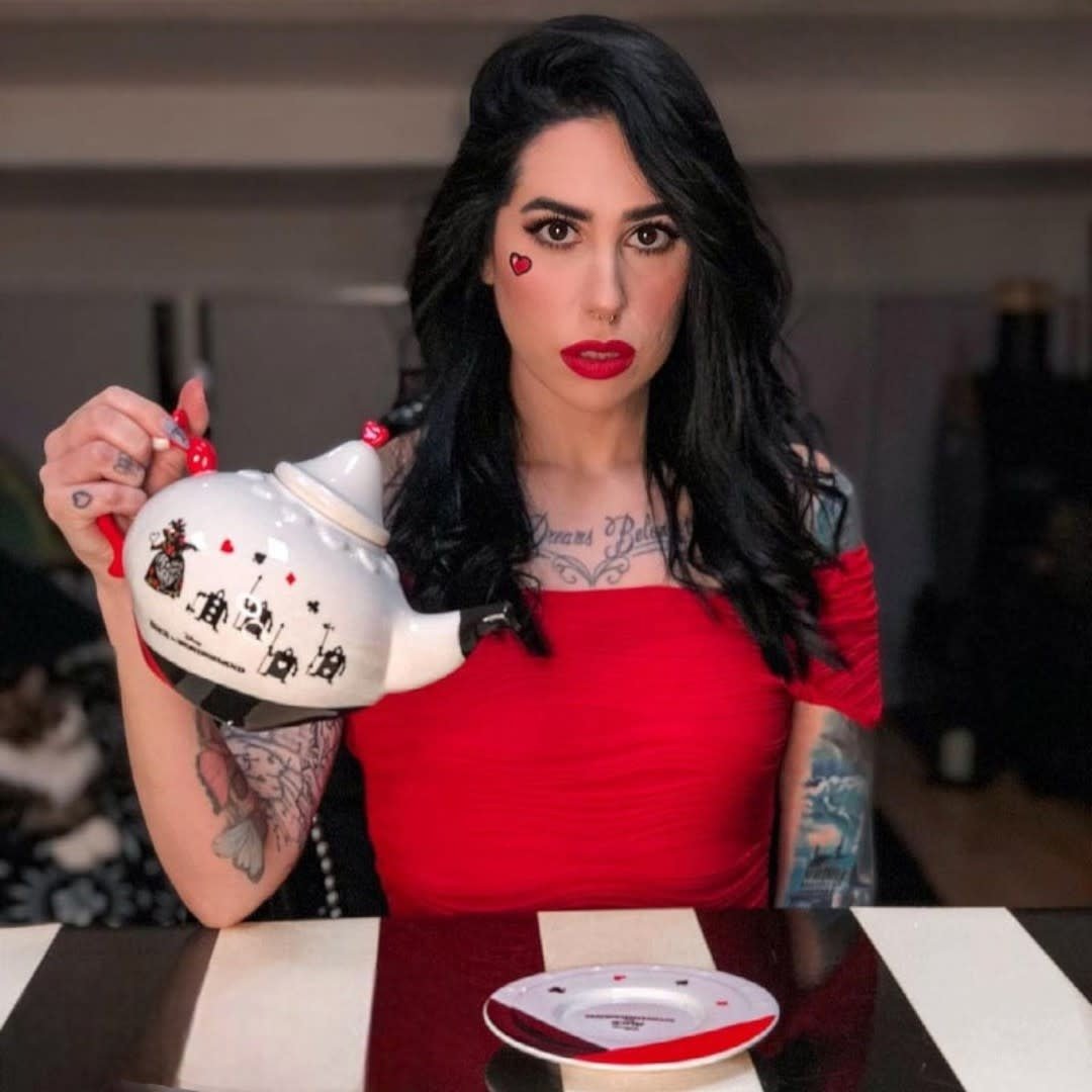 DISNEY - Teapot - Alice in Wonderland - Queen of Hearts - Fans Geek Store