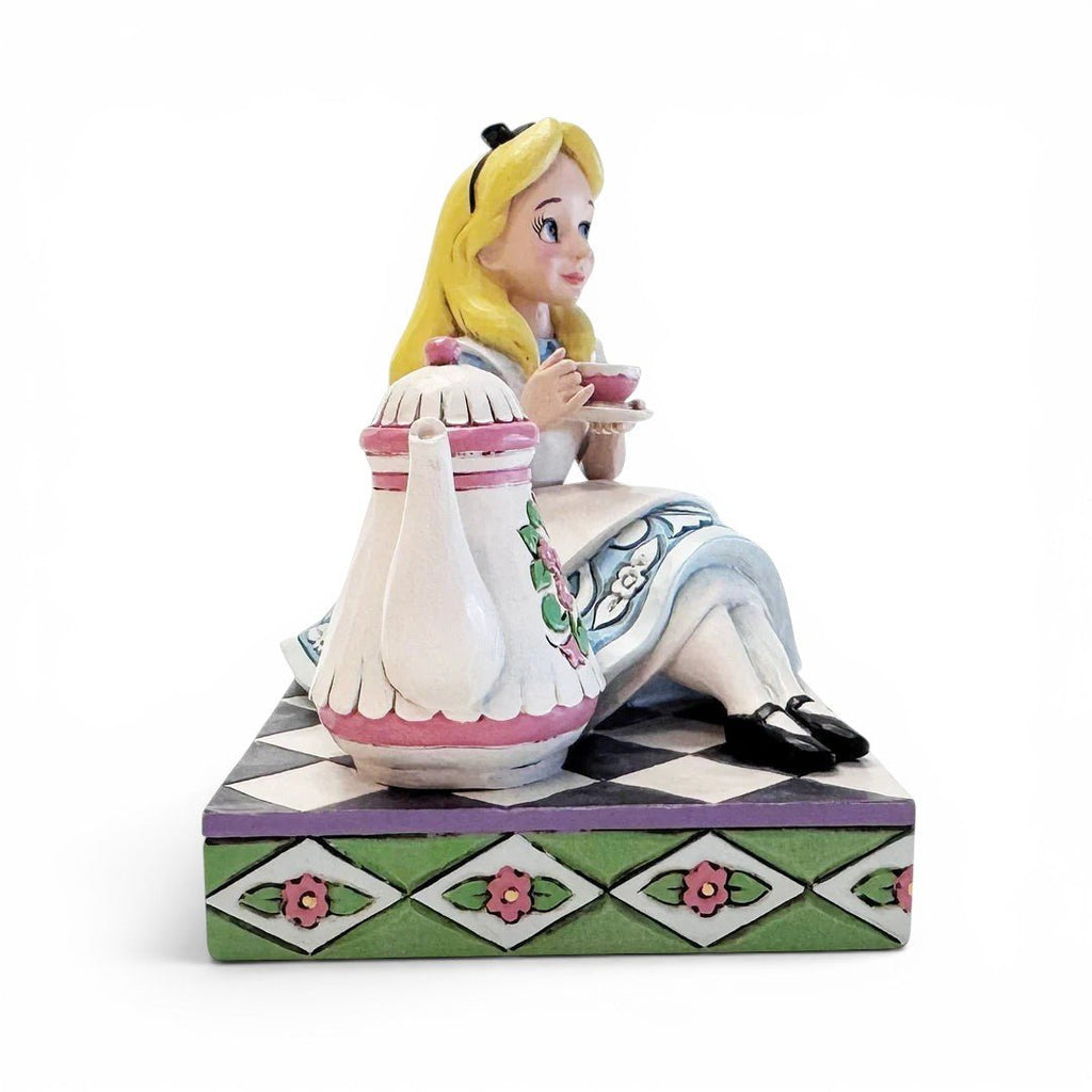 Disney Traditions: Alice met Theepot Beeldje | Jim Shore – Alice in Wonderland - Fans Geek Storeproduct_typeDisney Traditions