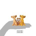 Disney Traditions Simba en Nala Standbeeld Door Jim Shore Met Staart Hart - Fans Geek Storeproduct_typeDisney Traditions