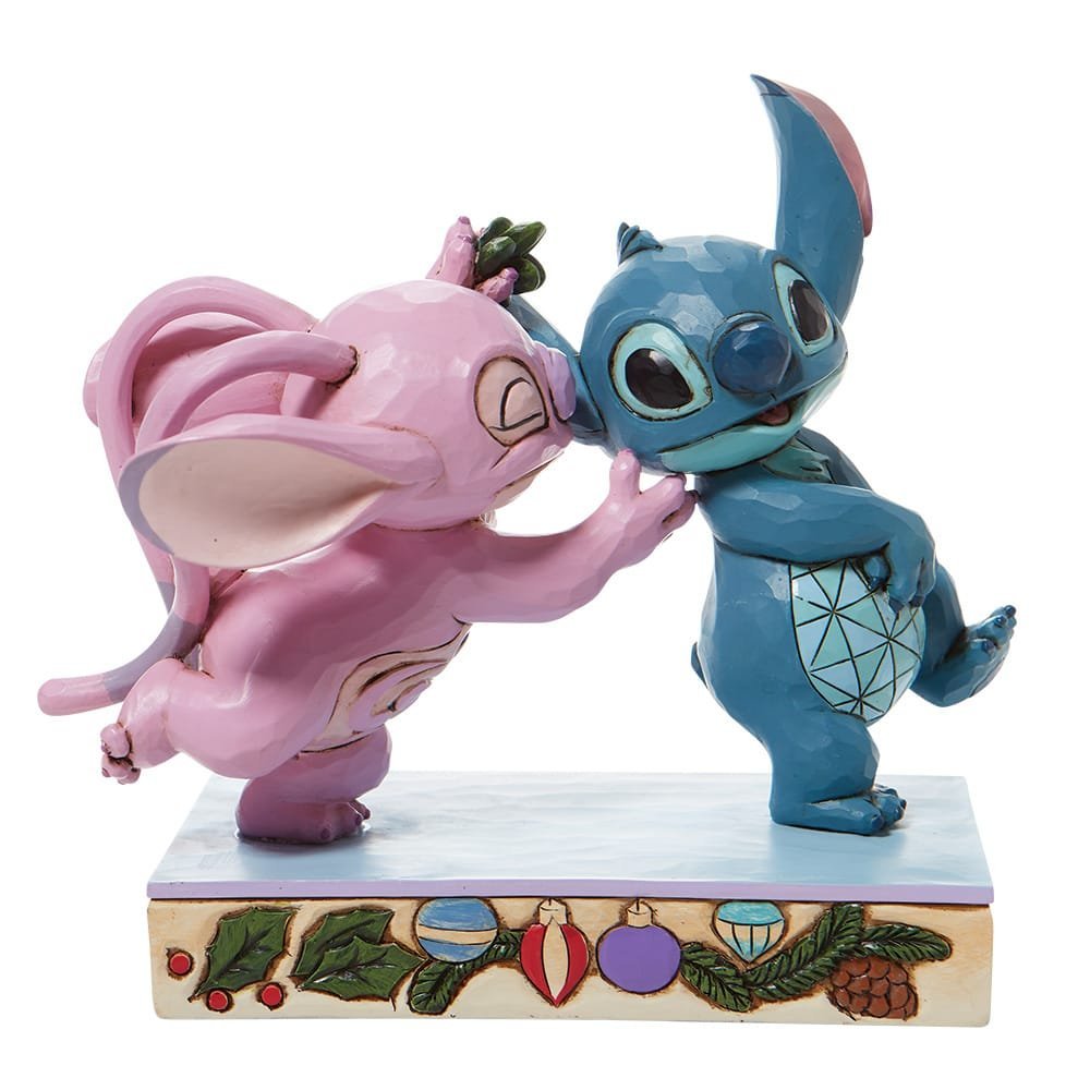 Disney Traditions – Stitch & Angel onder de Maretak | Jim Shore | 15 cm - Fans Geek Storeproduct_typeDisney Traditions (Enesco)