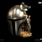 Fans Geek Store Star Wars Mandalorian Fine Art Bust with Grogu and Razor Crest, 41cm, polystone, hand-painted.