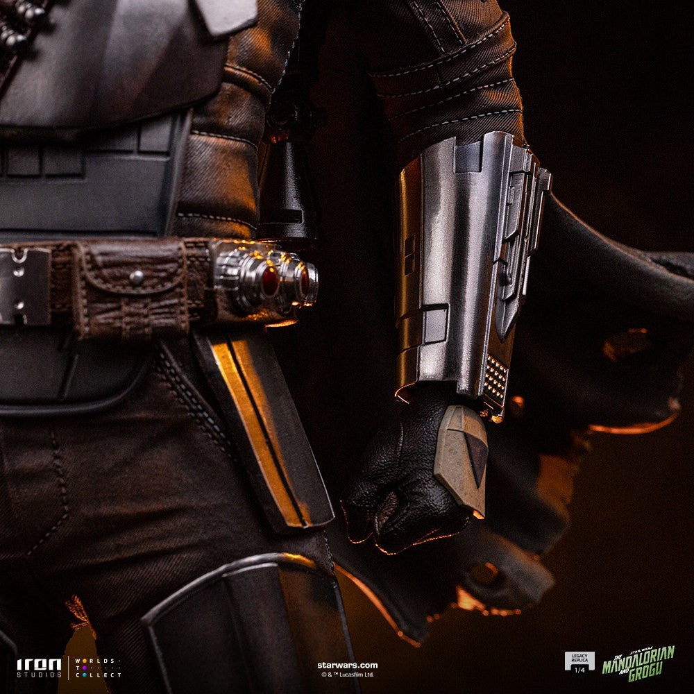 Fans Geek Store Iron Studios The Mandalorian and Grogu 1:4 scale polystone statue showing detailed armor and belt.