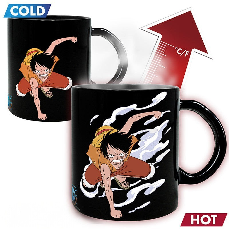 Fans Geek Store One Piece heat-changing glass mug featuring Luffy in a dynamic pose that reveals art when hot