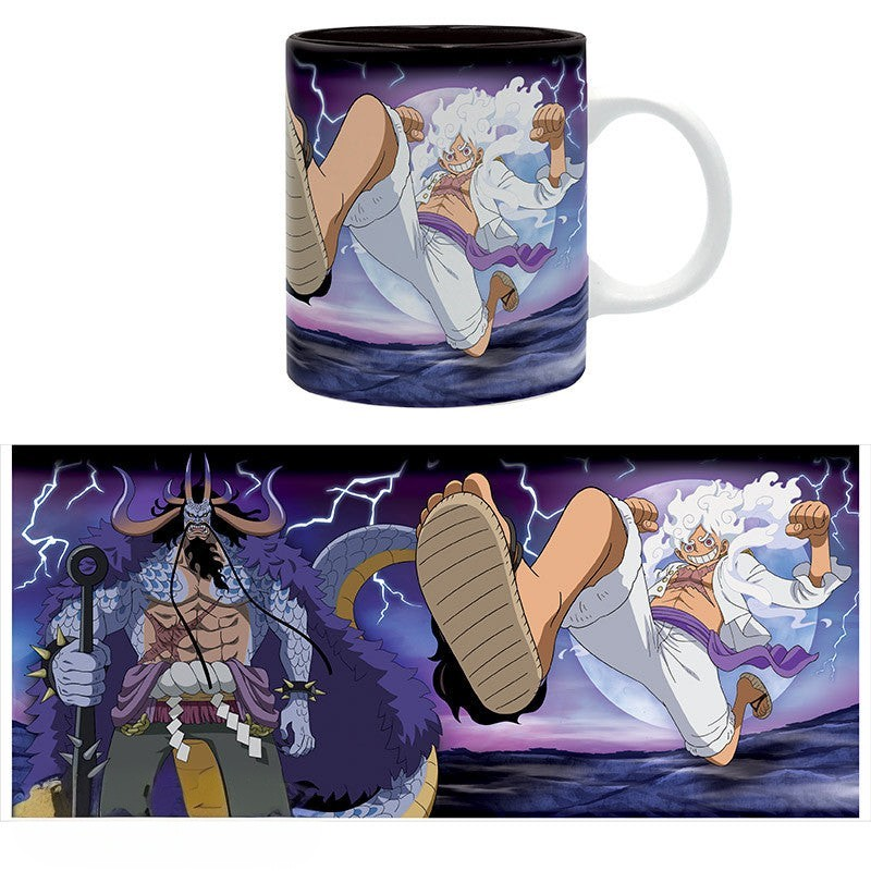 Fans Geek Store ceramic One Piece mug featuring Luffy and Kaidou in a dynamic Wano arc battle scene