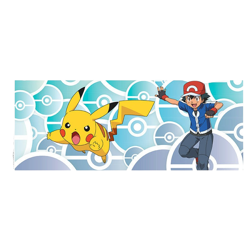 Fans Geek Store ceramic mug featuring Ash Ketchum and Pikachu with a blue and white Poké Ball pattern background