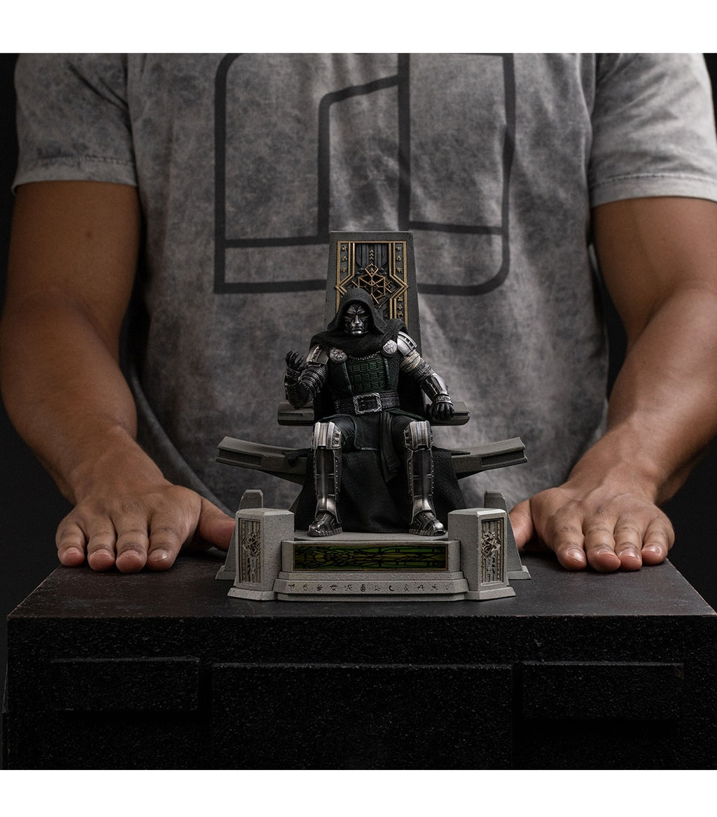 Iron Studios Doctor Doom on Throne Deluxe Art Figuur 22,5 cm Marvel