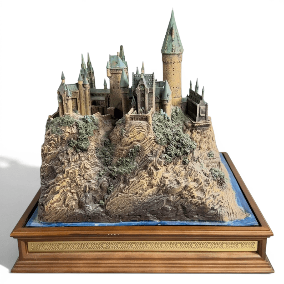 Harry Potter: Hogwarts Castle Environment - Fans Geek Storeproduct_typeThe Noble Collection