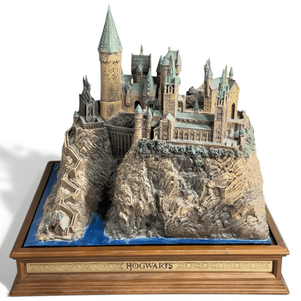 Harry Potter: Hogwarts Castle Environment - Fans Geek Storeproduct_typeThe Noble Collection