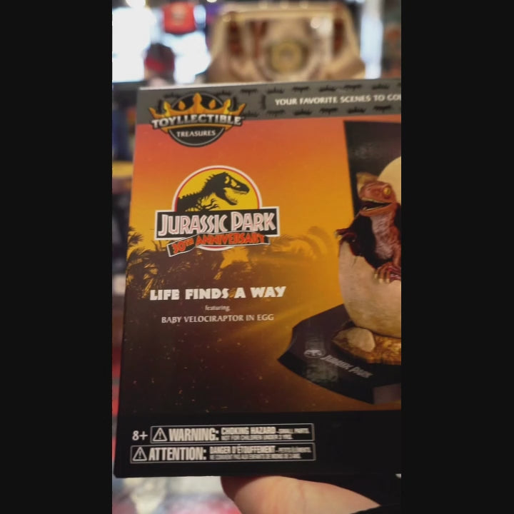 Jurassic Park Toyllectible Treasure Statue Raptor Egg Life Finds A Way 12 cm