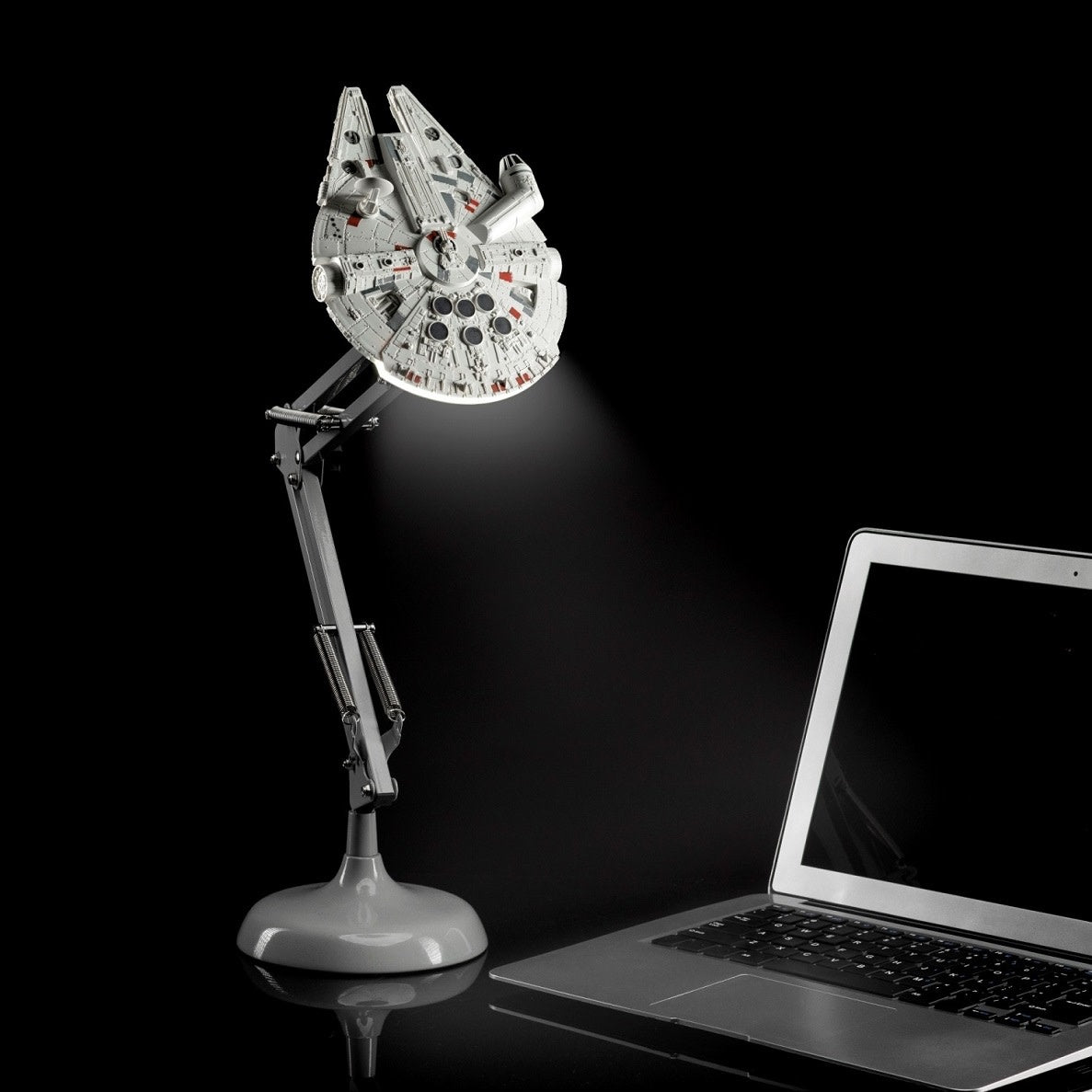 Star Wars: Millenium Falcon Posable Desk Light - Fans Geek Store