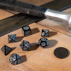 The Witcher dobbelsteenset Geralt zilveren zwaard zwart en zilver - Fans Geek Storeproduct_typeCardshouse
