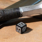 The Witcher dobbelsteenset Geralt zilveren zwaard zwart en zilver - Fans Geek Storeproduct_typeCardshouse