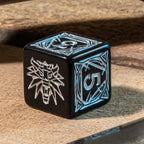 The Witcher dobbelsteenset Geralt zilveren zwaard zwart en zilver - Fans Geek Storeproduct_typeCardshouse