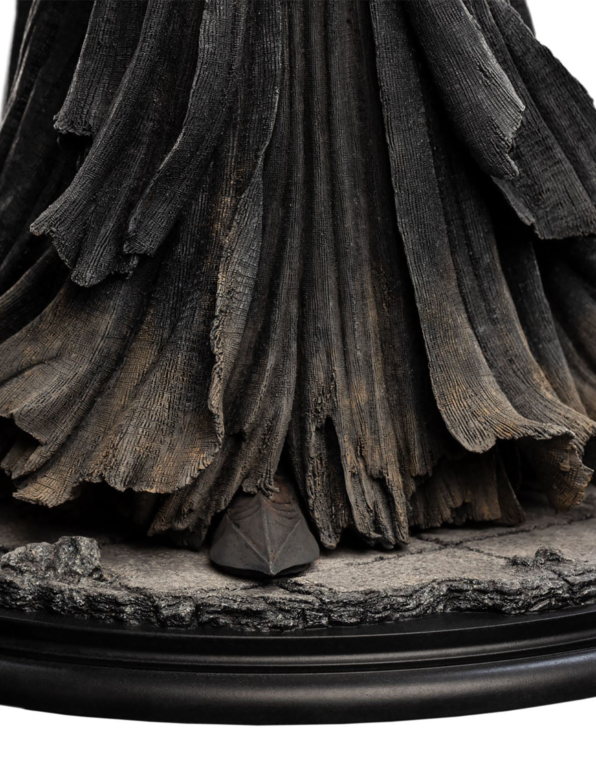 Lord of the Rings: Ringwraith of Mordor 1:6 Scale Statue - Fans Geek Store