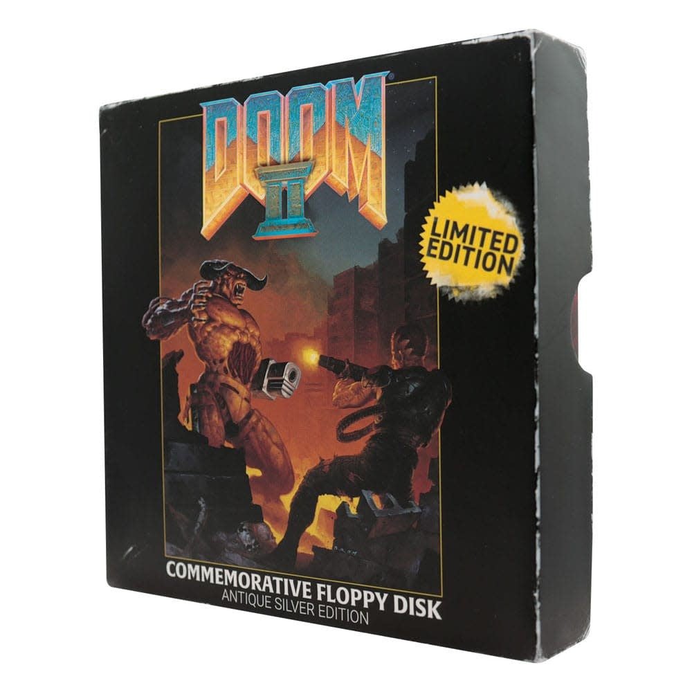 DOOM II – Replica “Arena Floppy Disk” Limited Edition (FaNaTtik) – met display stand - Fans Geek Store