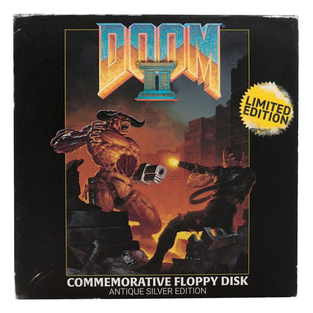DOOM II – Replica “Arena Floppy Disk” Limited Edition (FaNaTtik) – met display stand - Fans Geek Store